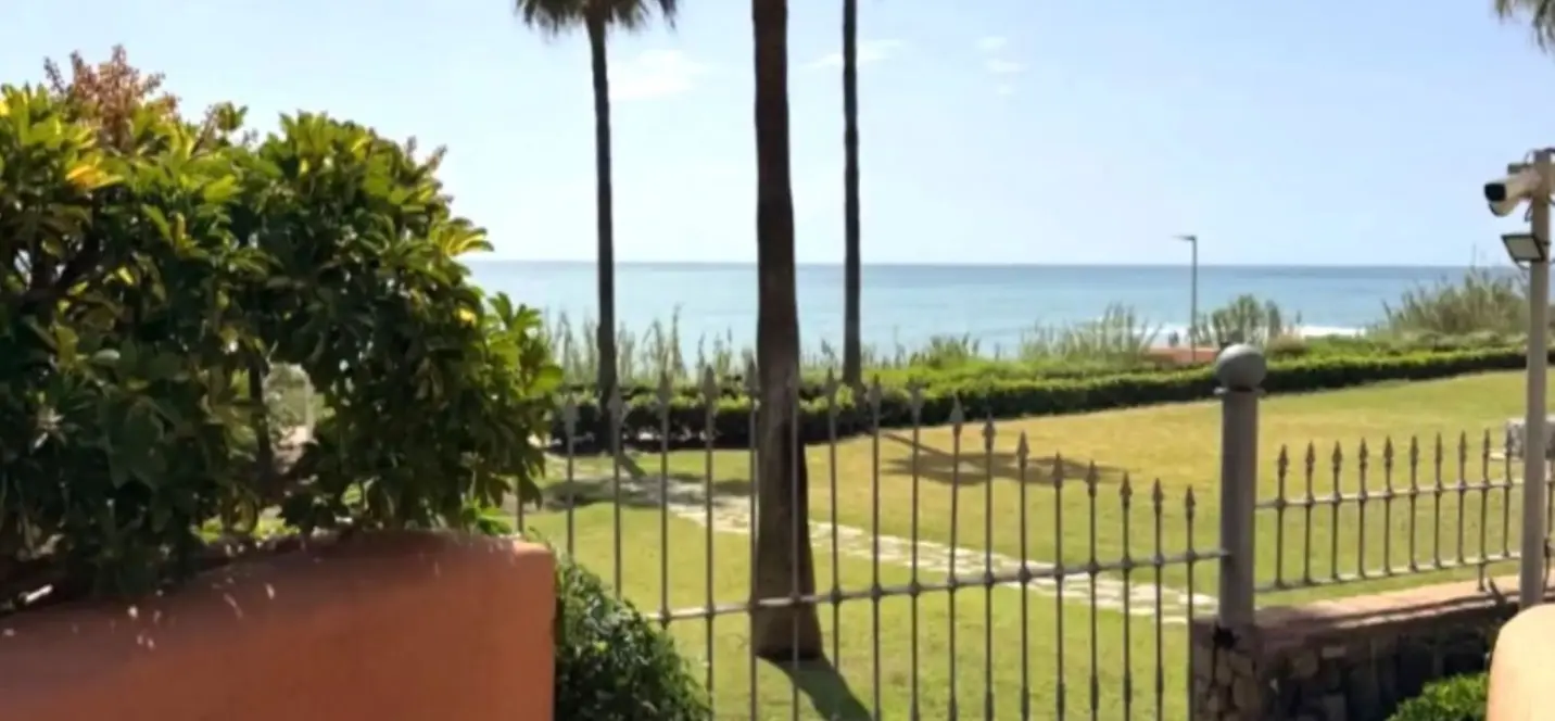 Продажа апартаментов на первом этаже в Estepona 4