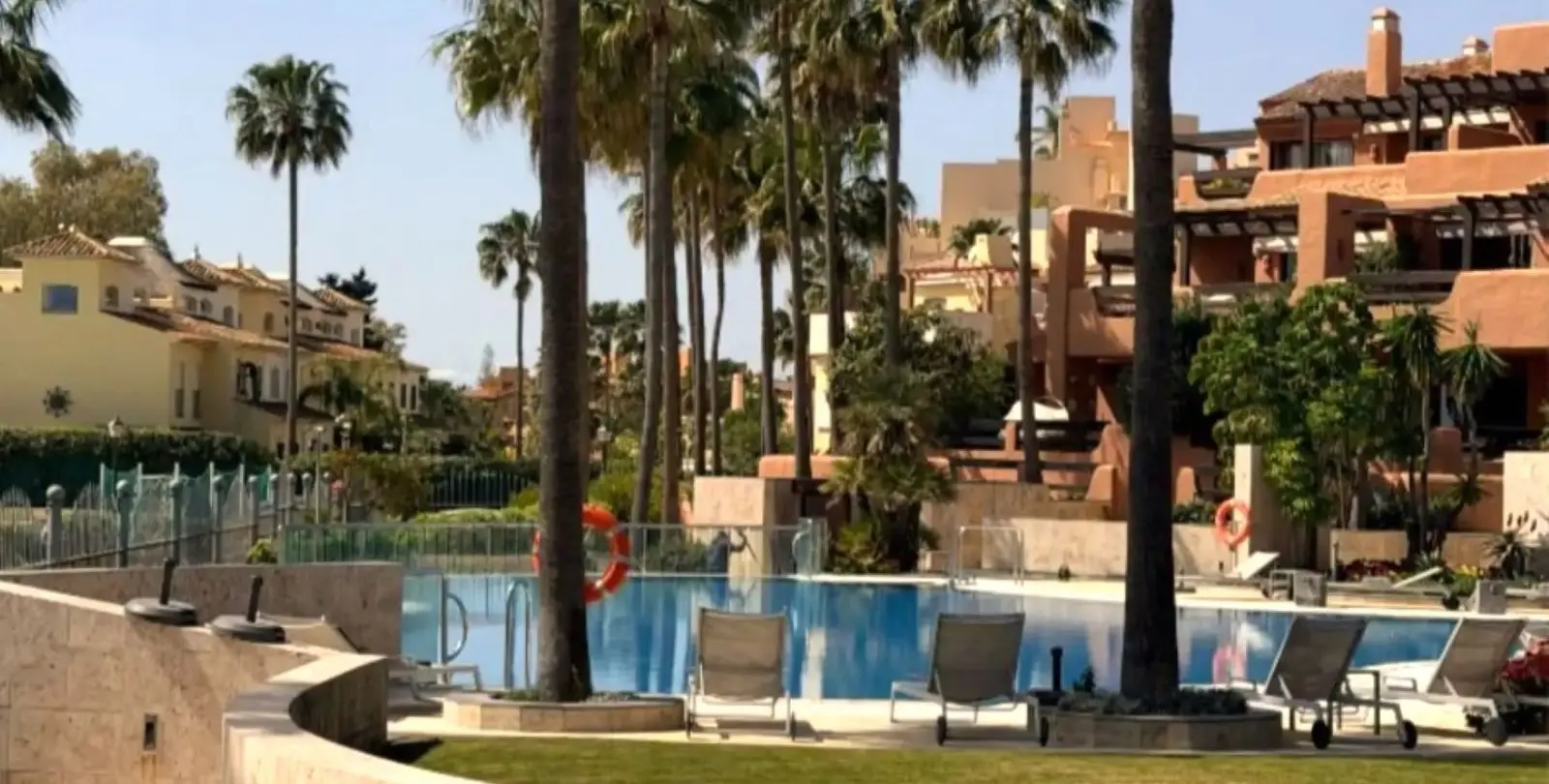 Venta de apartamento en planta baja en Estepona 16