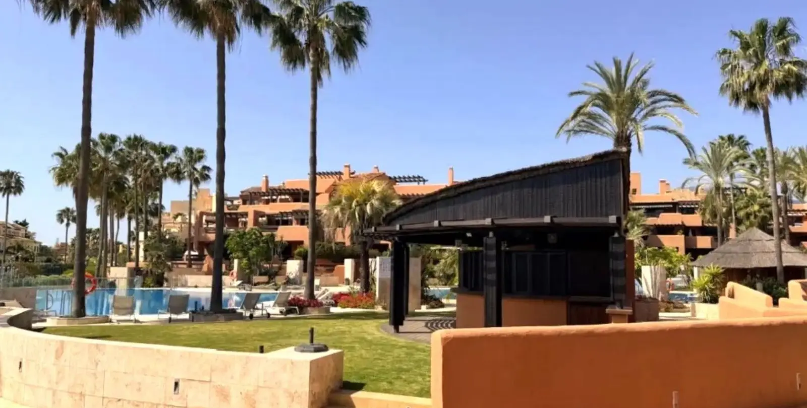 Venta de apartamento en planta baja en Estepona 17