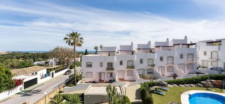 Sale of townhouse in Nueva Andalucía 0