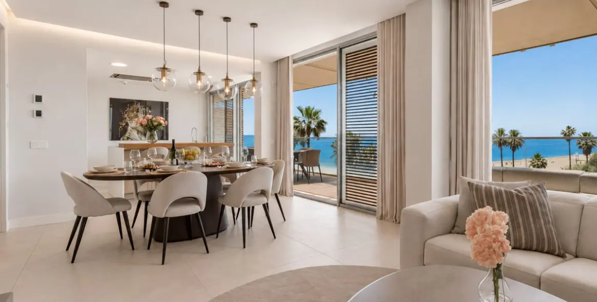Sale of middle floor apartment in Estepona 1