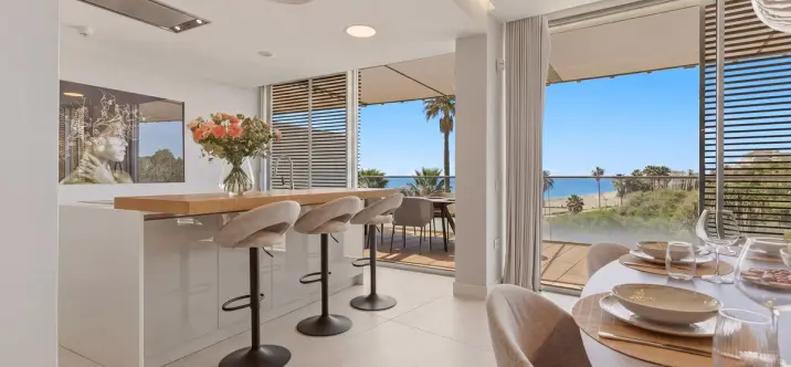 Sale of middle floor apartment in Estepona 1