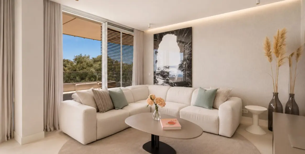Sale of middle floor apartment in Estepona 3