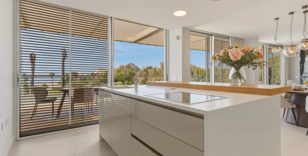 Sale of middle floor apartment in Estepona 8