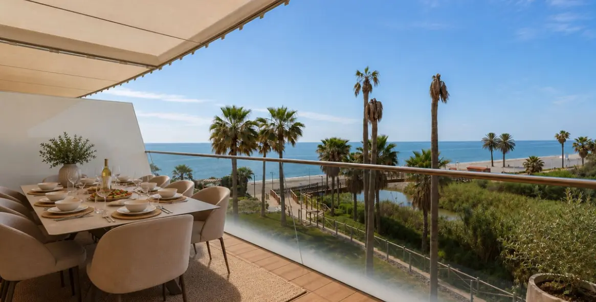 Sale of middle floor apartment in Estepona 10