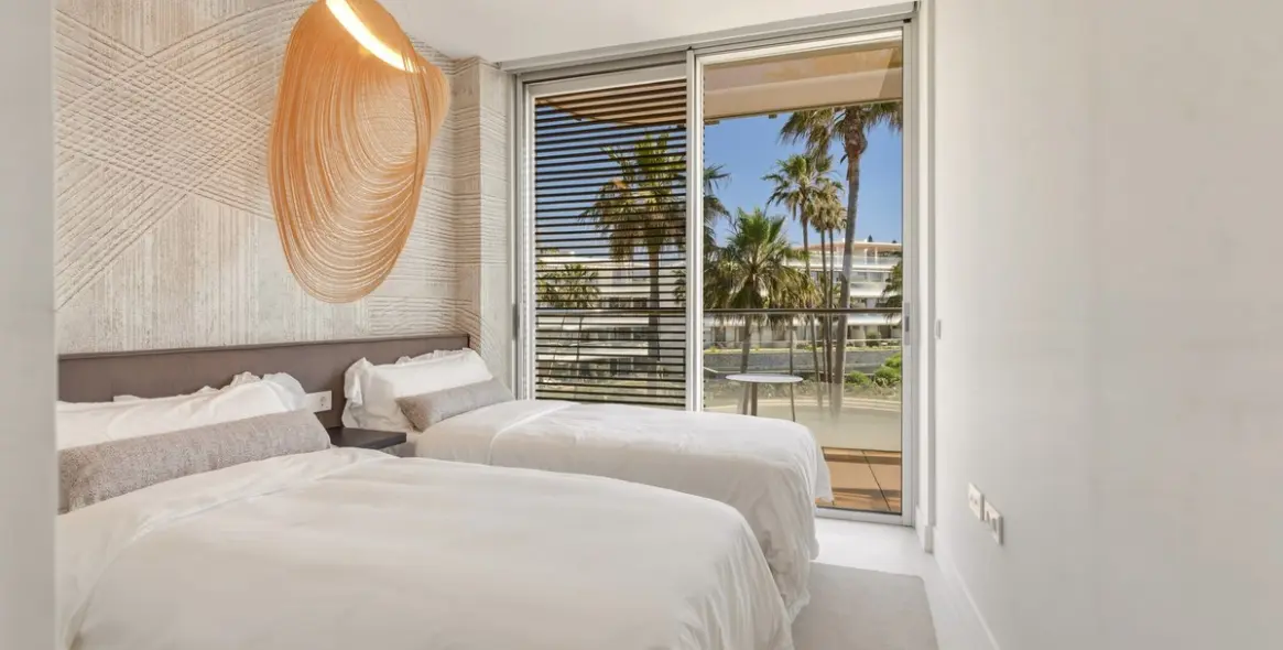 Sale of middle floor apartment in Estepona 13