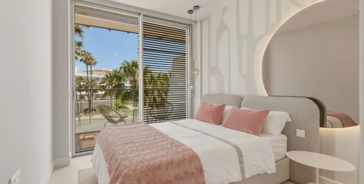 Sale of middle floor apartment in Estepona 15