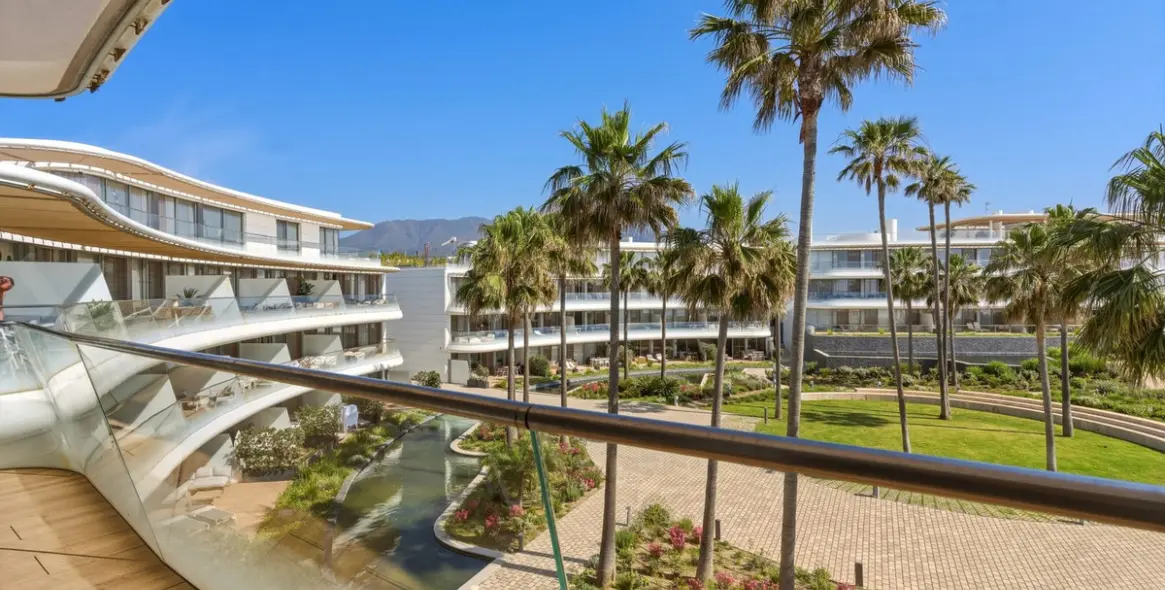 Sale of middle floor apartment in Estepona 20