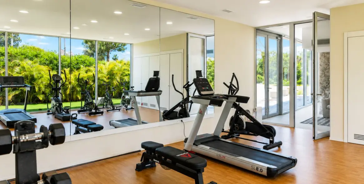Sale of middle floor apartment in Estepona 28