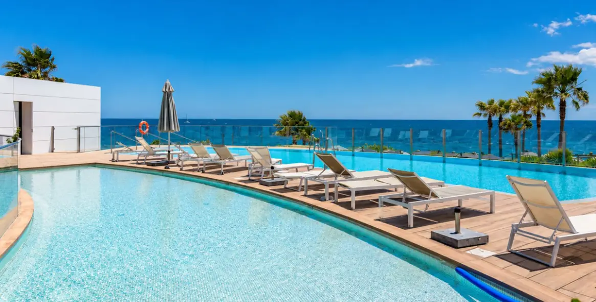 Sale of middle floor apartment in Estepona 30