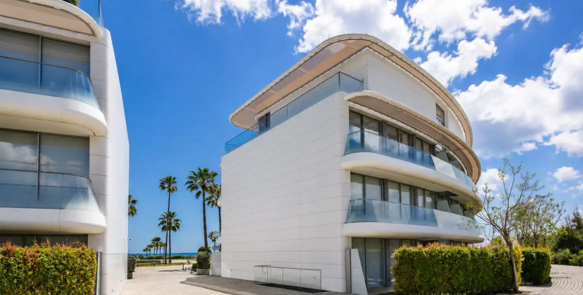 Sale of middle floor apartment in Estepona 32