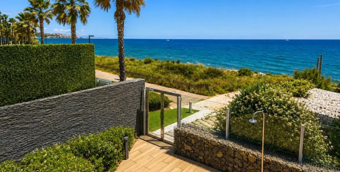 Sale of middle floor apartment in Estepona 33