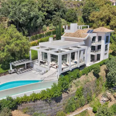 Sale of detached villa in Benahavís