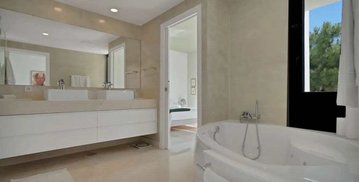 Sale of detached villa in Benahavís 27