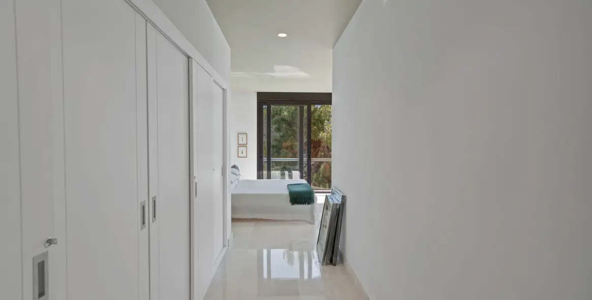 Sale of detached villa in Benahavís 32
