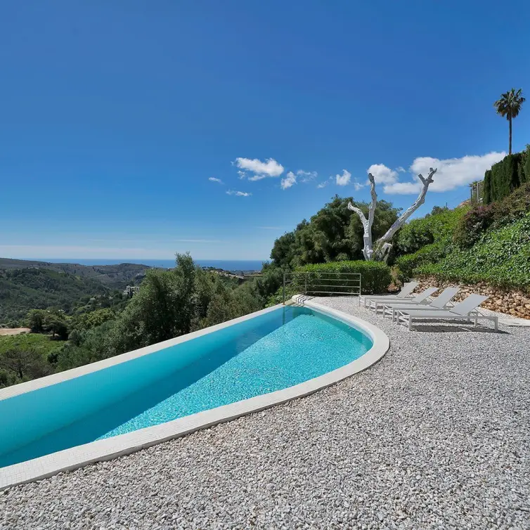 Sale of detached villa in Benahavís