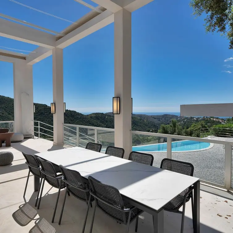 Sale of detached villa in Benahavís