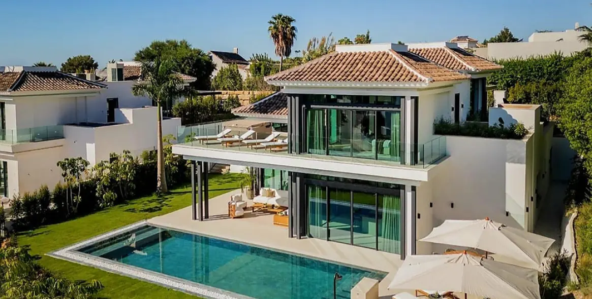 Sale of detached villa in The Golden Mile 1