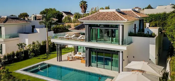 Sale of detached villa in The Golden Mile 0