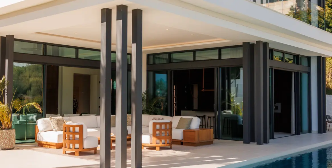 Sale of detached villa in The Golden Mile 4