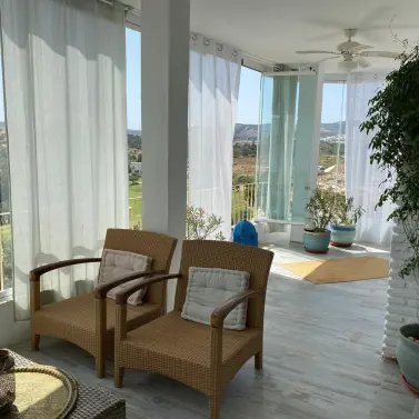 Продажа двухуровневого пентхауса в Estepona