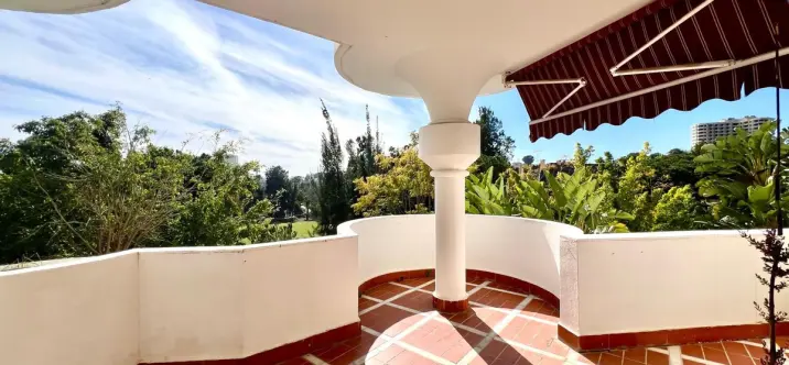 Продажа апартаментов на первом этаже в Marbella 2