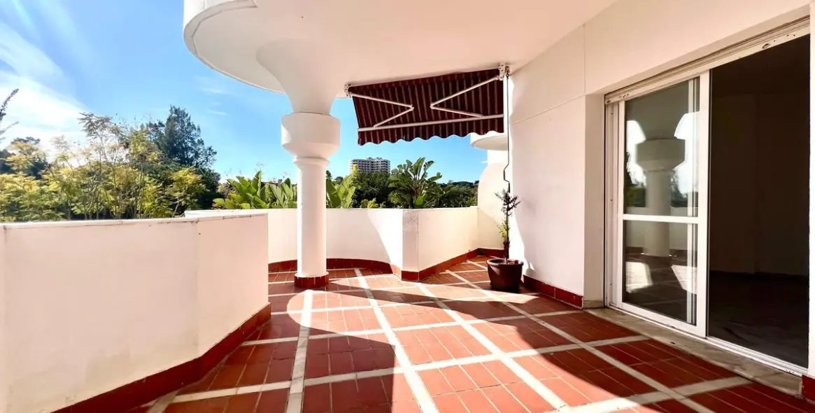 Продажа апартаментов на первом этаже в Marbella 5
