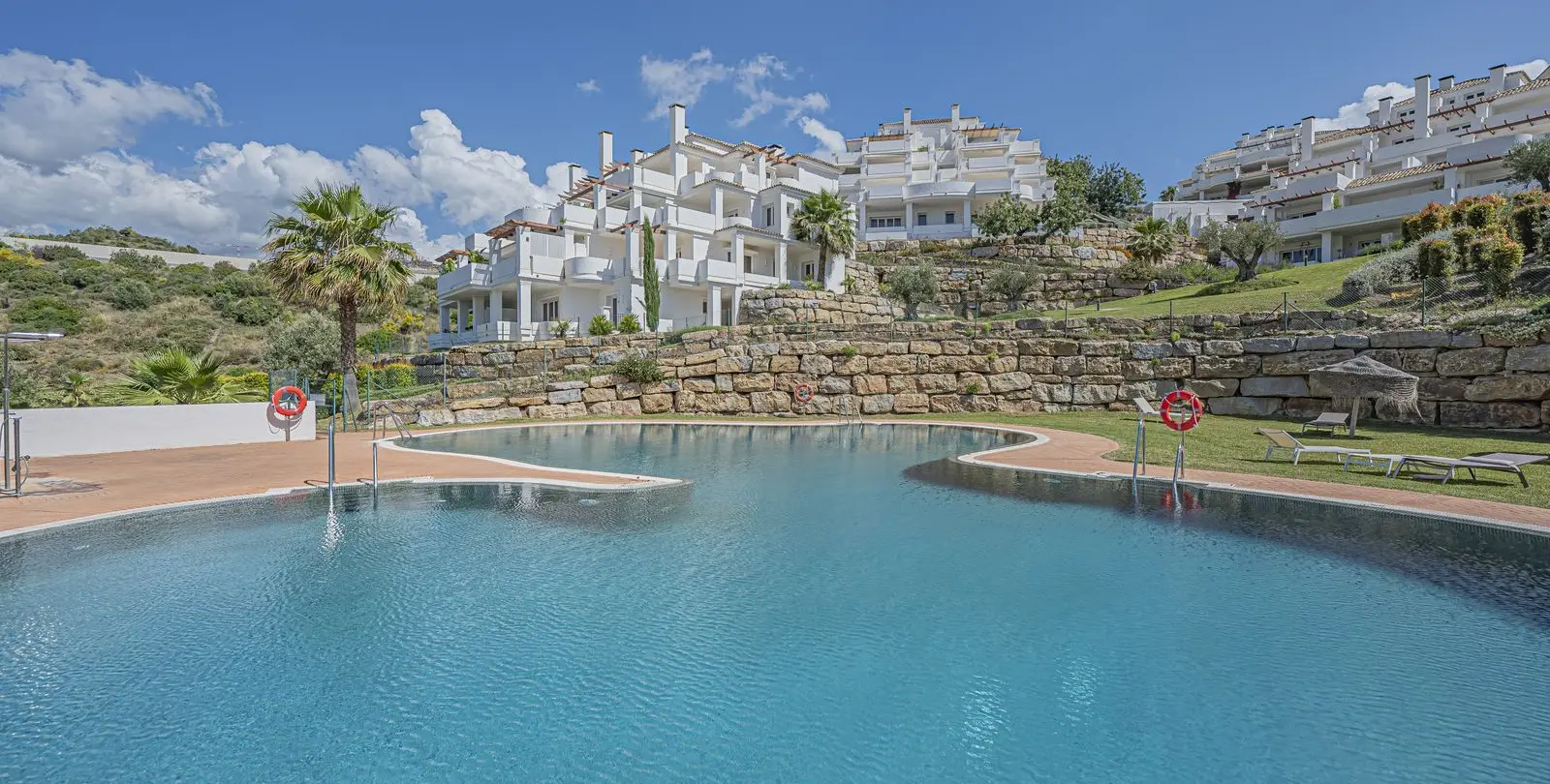 Sale of penthouse in Nueva Andalucía 1
