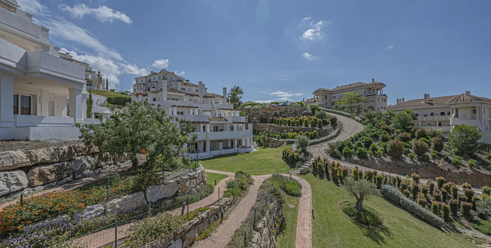 Sale of penthouse in Nueva Andalucía 2