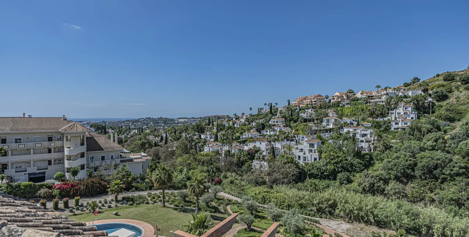Sale of penthouse in Nueva Andalucía 3