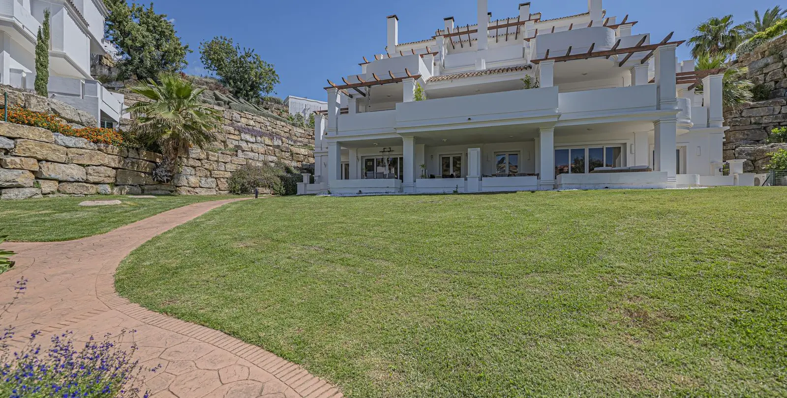 Sale of penthouse in Nueva Andalucía 8