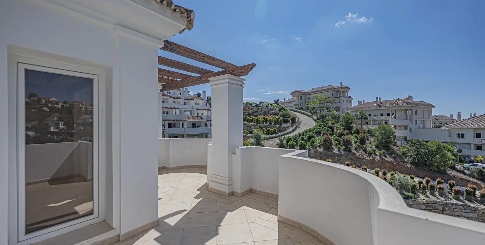Sale of penthouse in Nueva Andalucía 10