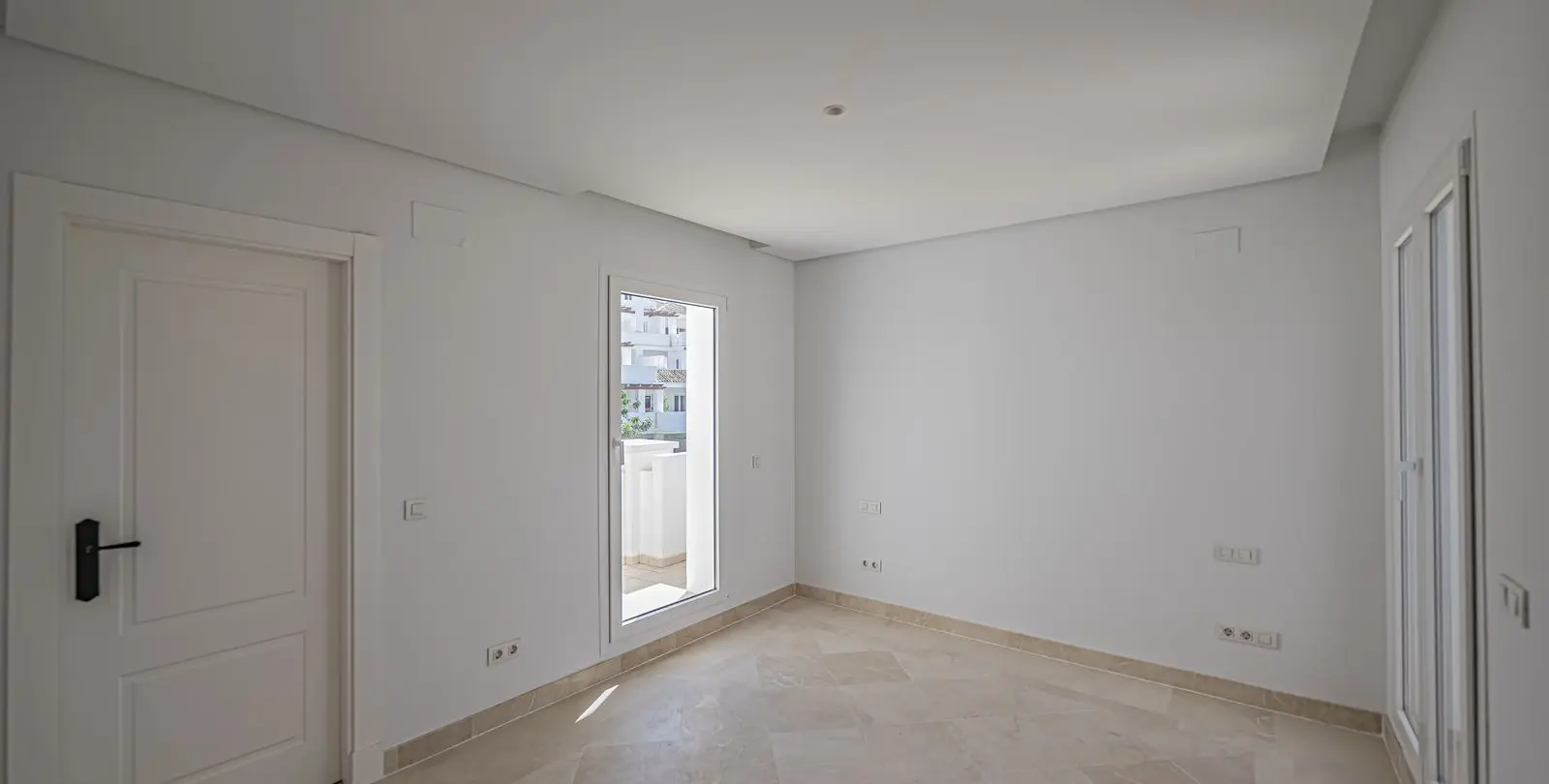 Sale of penthouse in Nueva Andalucía 12