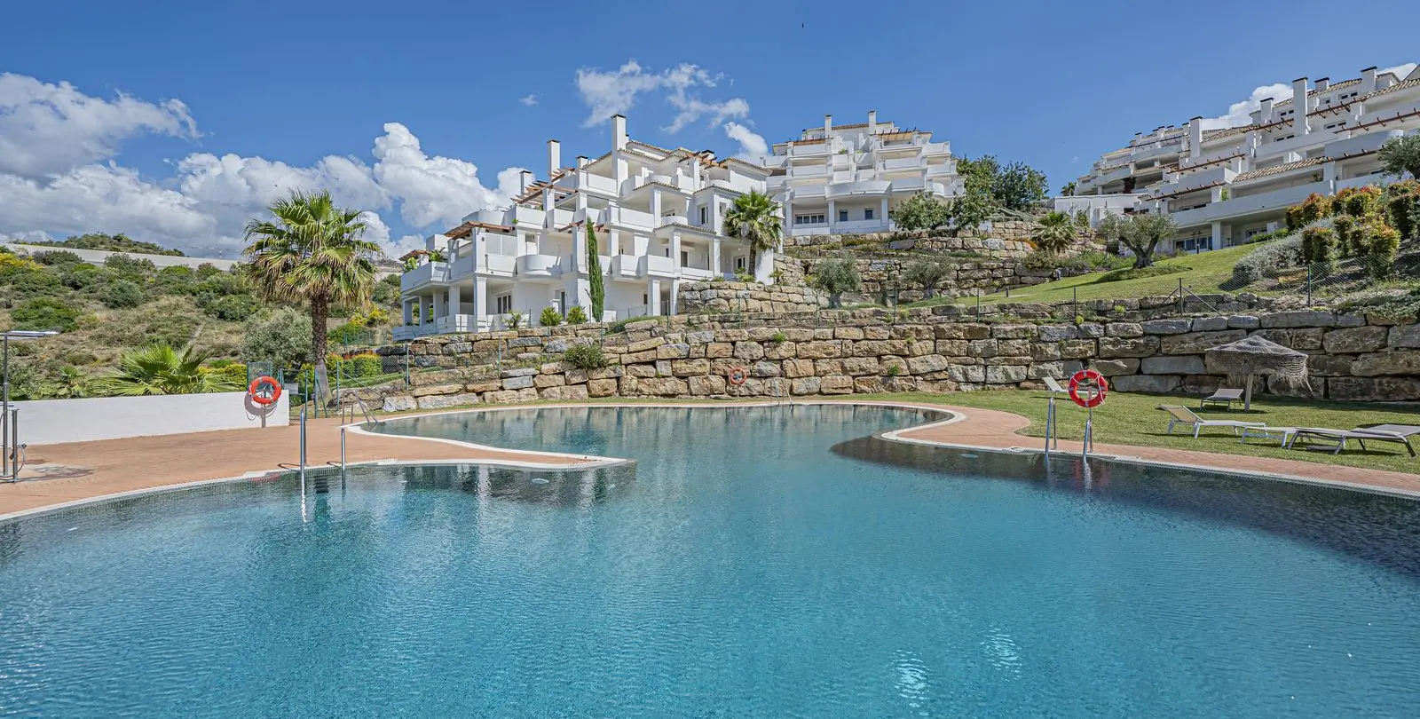 Sale of penthouse in Nueva Andalucía 13