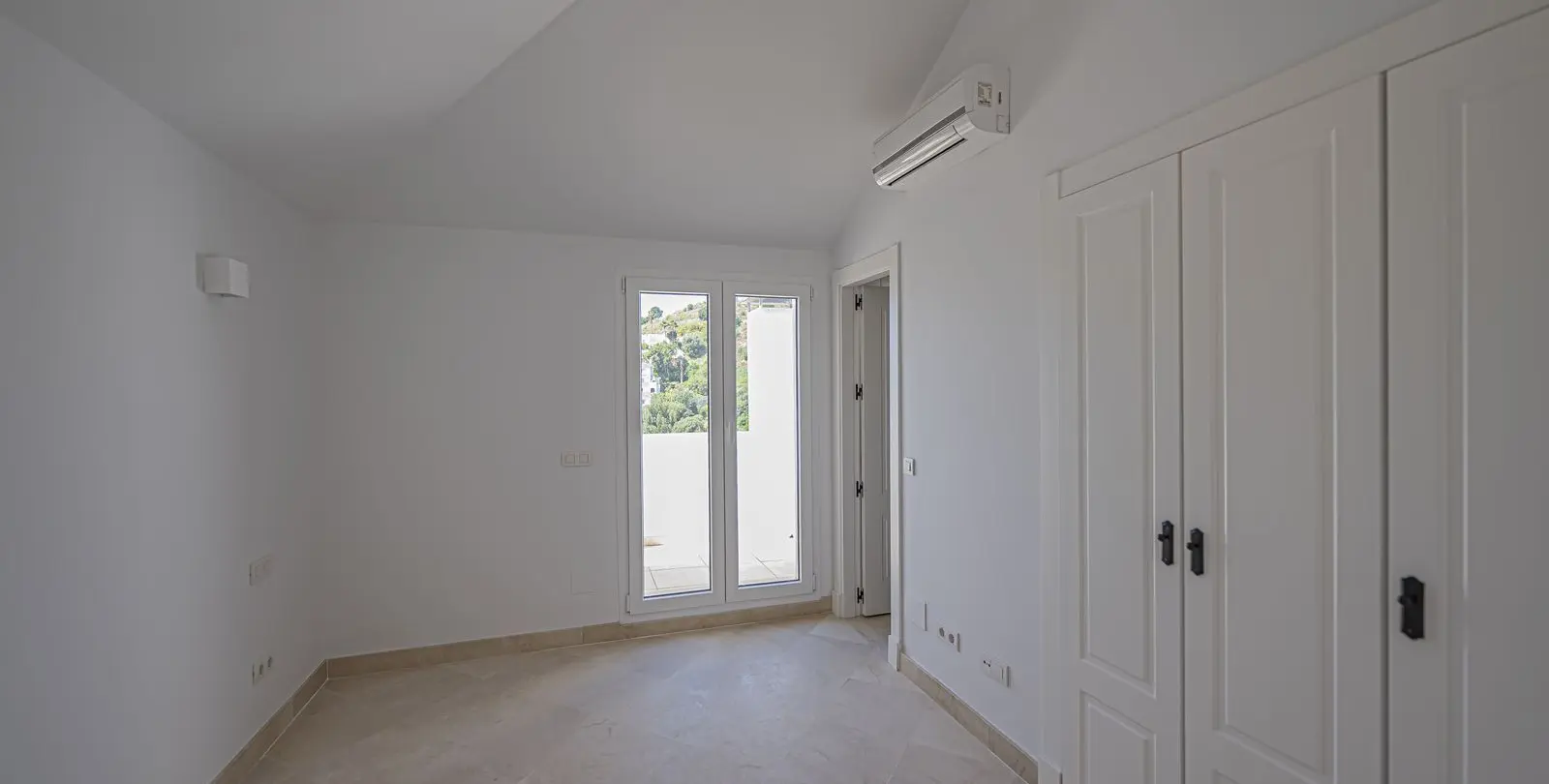 Sale of penthouse in Nueva Andalucía 15