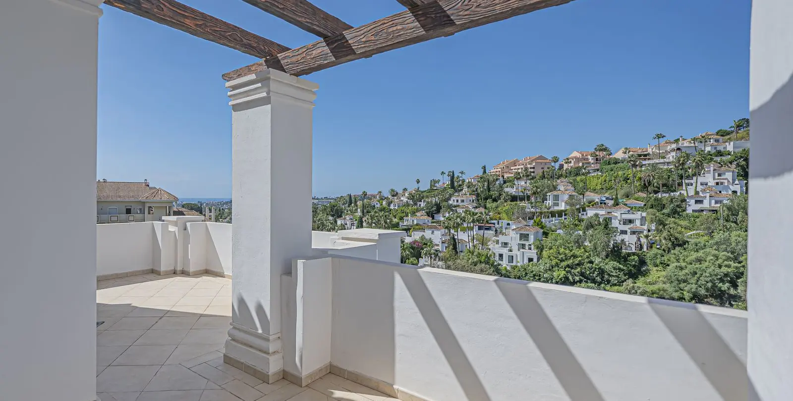 Sale of penthouse in Nueva Andalucía 16