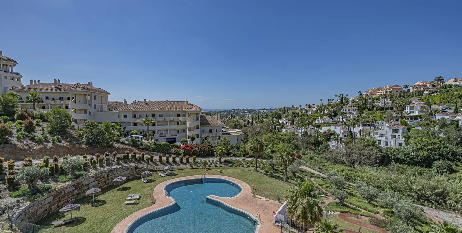Sale of penthouse in Nueva Andalucía 17