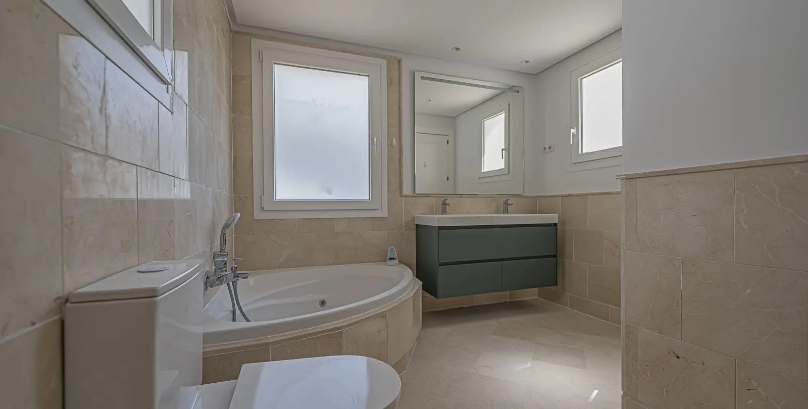 Sale of penthouse in Nueva Andalucía 18