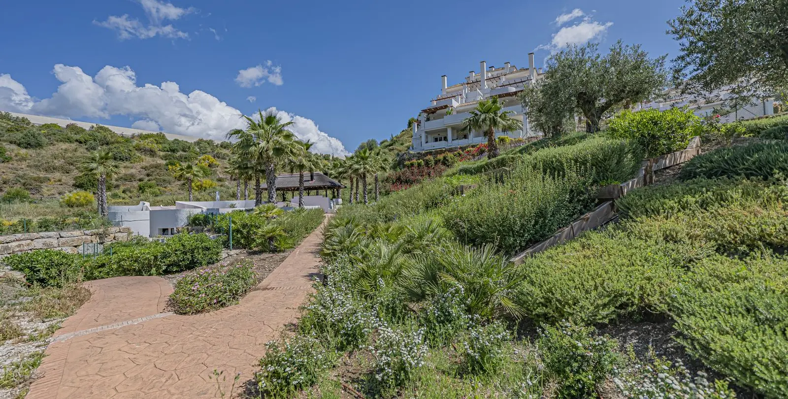 Sale of penthouse in Nueva Andalucía 21