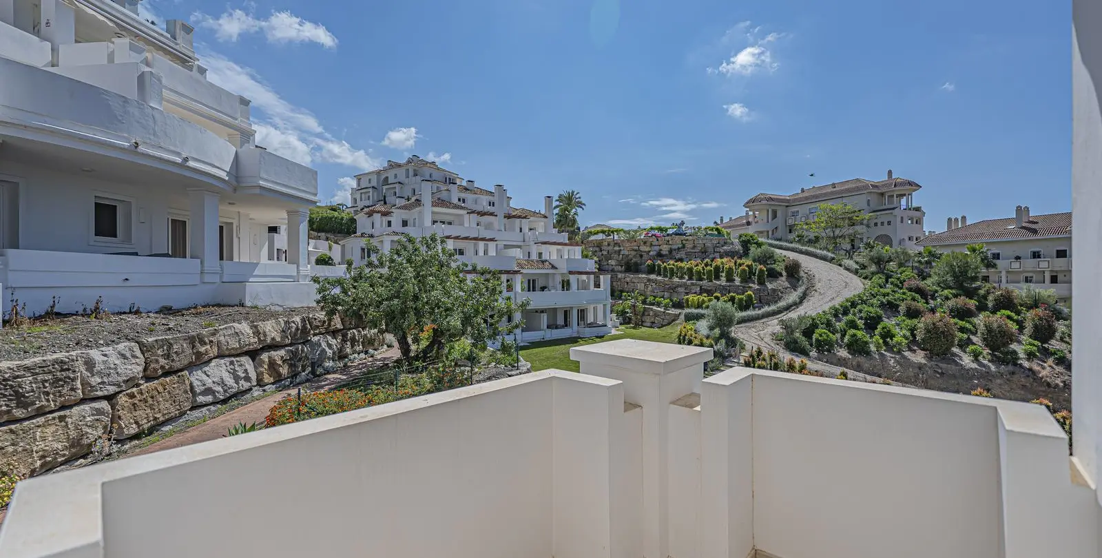Sale of penthouse in Nueva Andalucía 22
