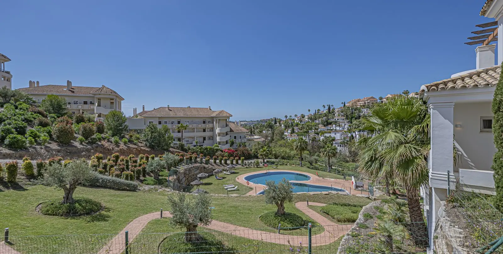 Sale of penthouse in Nueva Andalucía 23