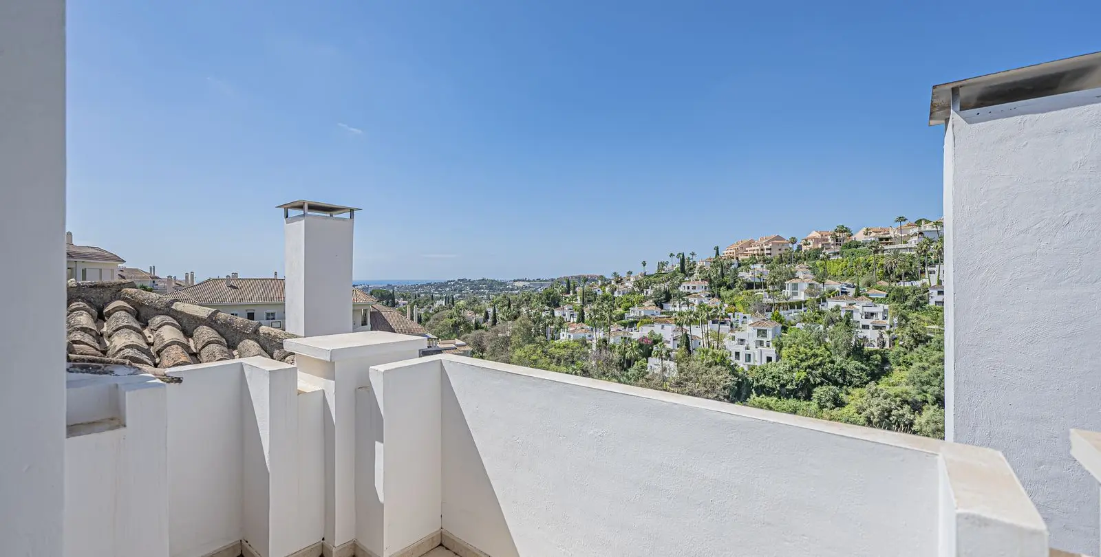 Sale of penthouse in Nueva Andalucía 24