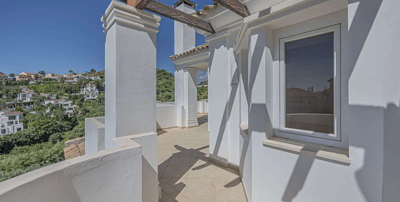 Sale of penthouse in Nueva Andalucía 28