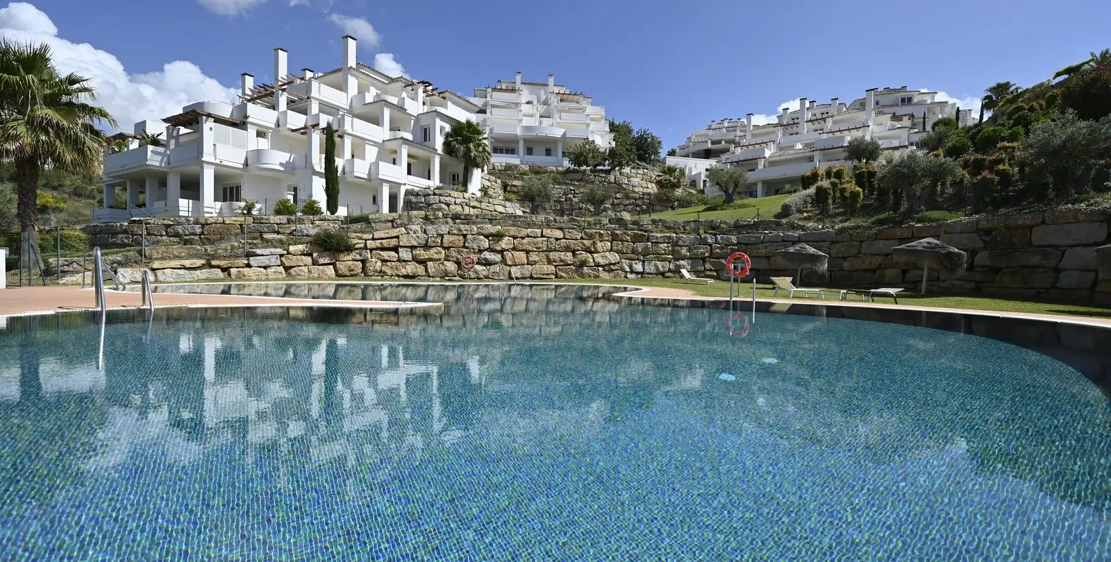Sale of penthouse in Nueva Andalucía 33