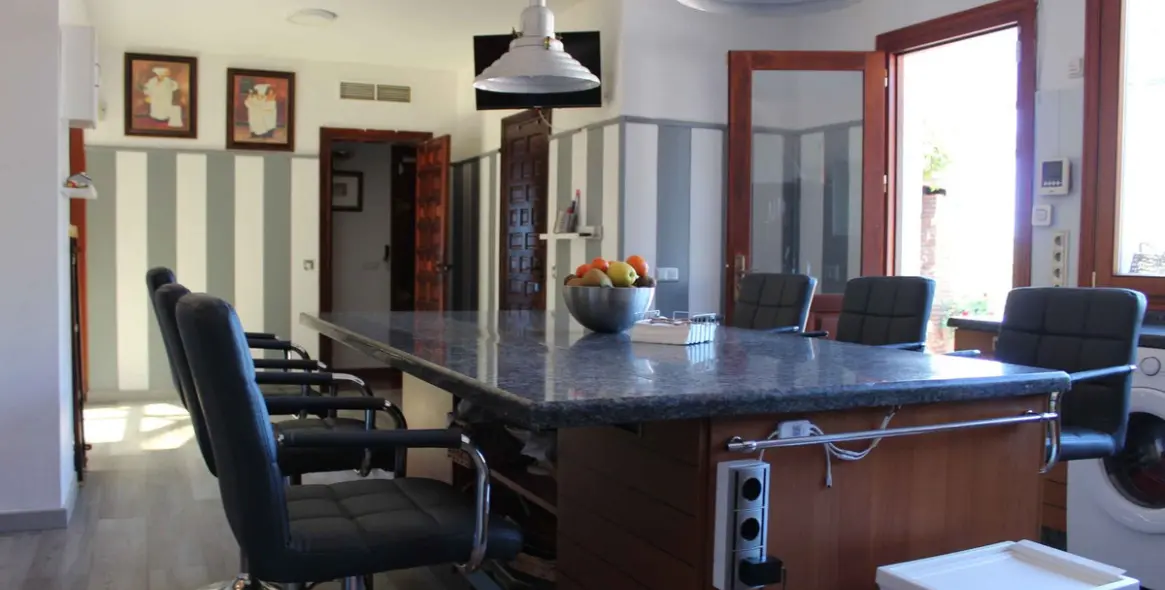 Venta de villa independiente en El Rosario 12