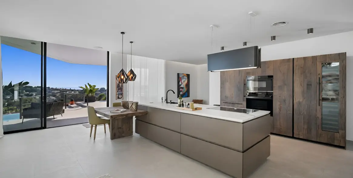 Venta de villa independiente en El Paraiso 5