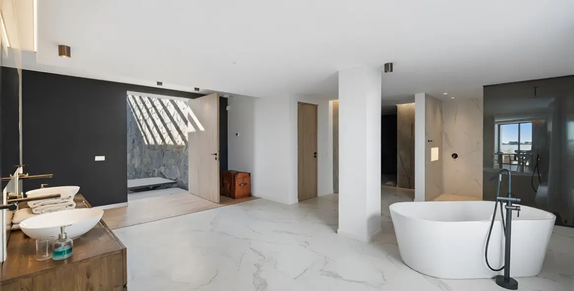 Venta de villa independiente en El Paraiso 13