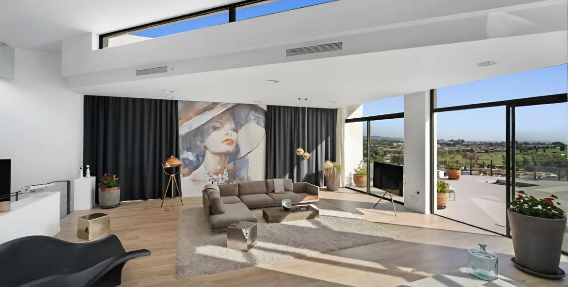 Venta de villa independiente en El Paraiso 17