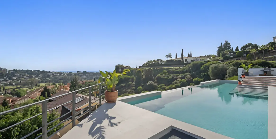 Venta de villa independiente en El Paraiso 21
