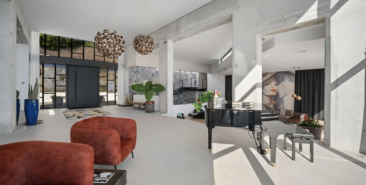 Venta de villa independiente en El Paraiso 24